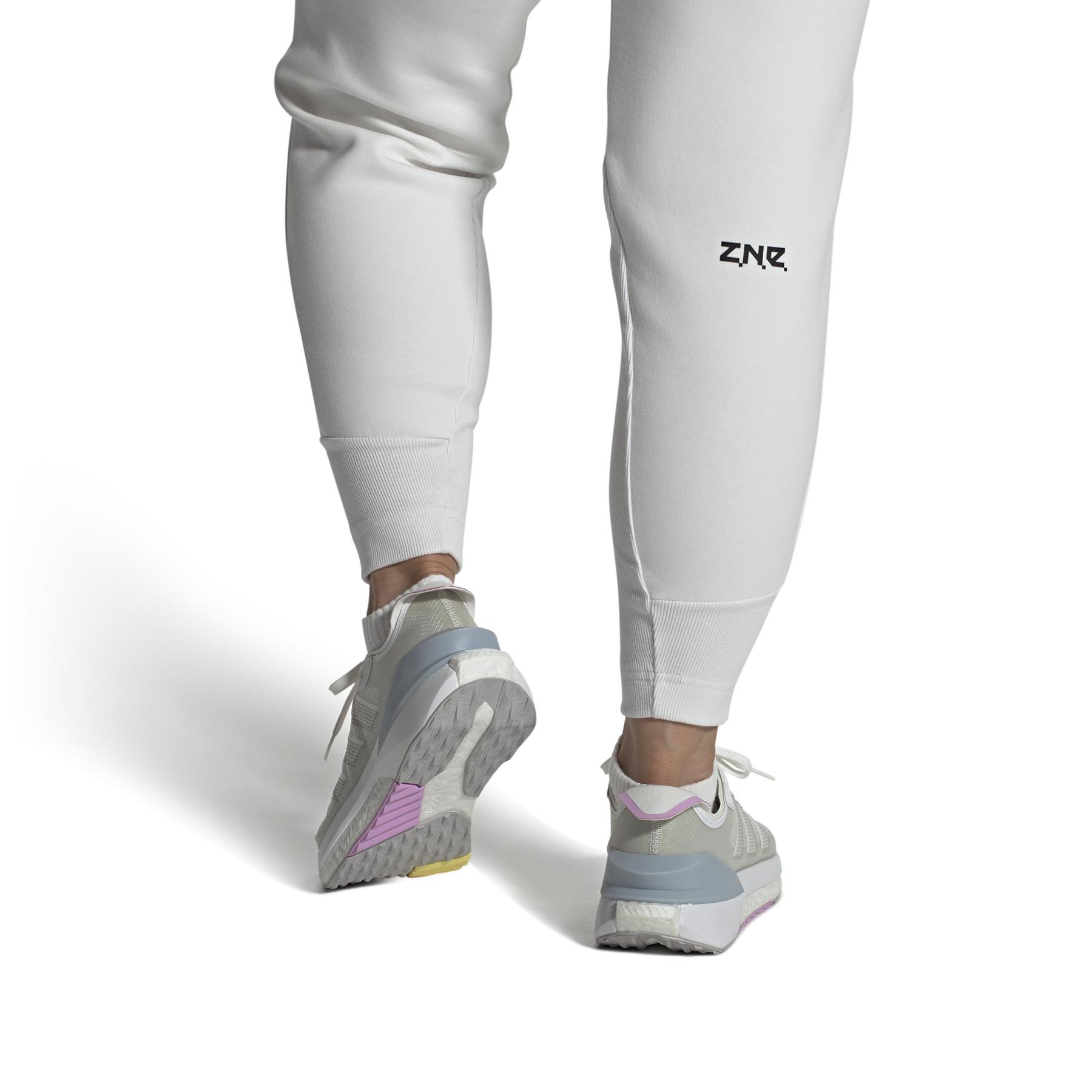 product/2/0/2025_10_adidas_ig0645_11_footwear_on_model_front_view_white.jpg